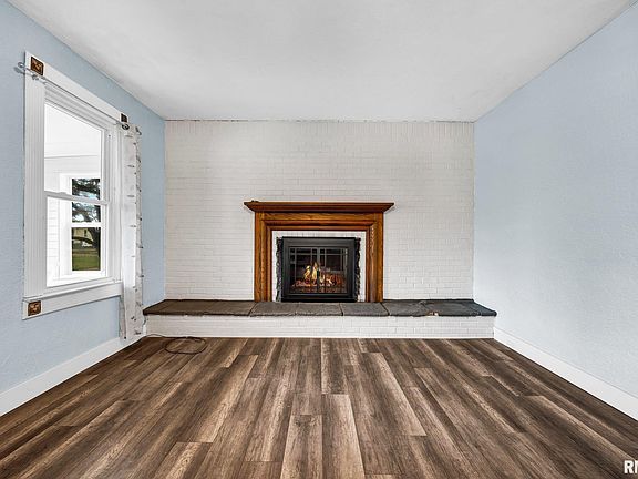 5th image of 207 N Adams St