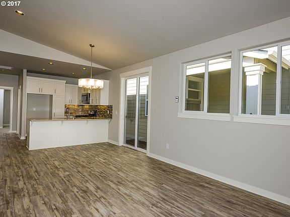 3rd image of 6620 NE 68th Ave