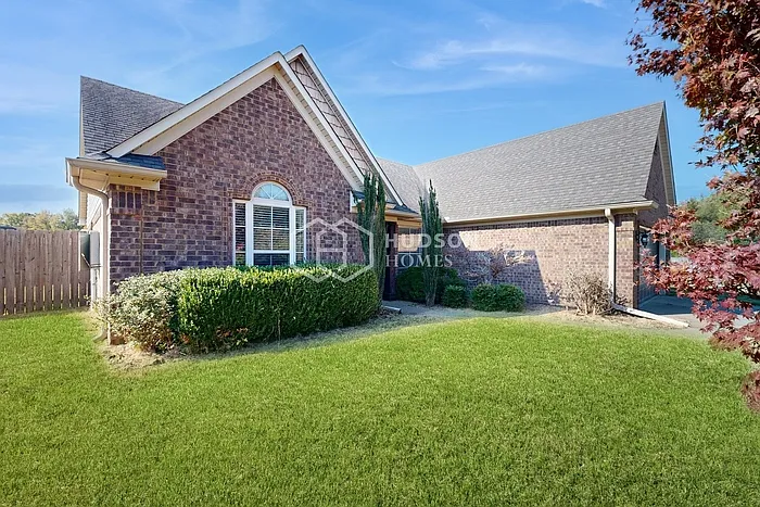 3 bed, 2.0 bath, 1499 sqft, $2,049 — Photo 4