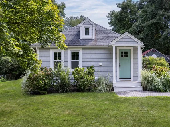 55 S Ferry Rd, Narragansett, RI 02882