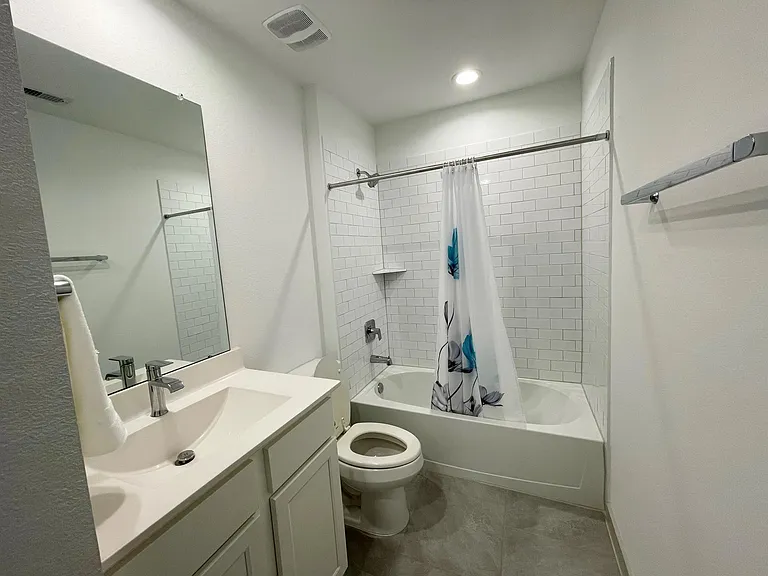 3902 Itzle Island Ct — Photo 38