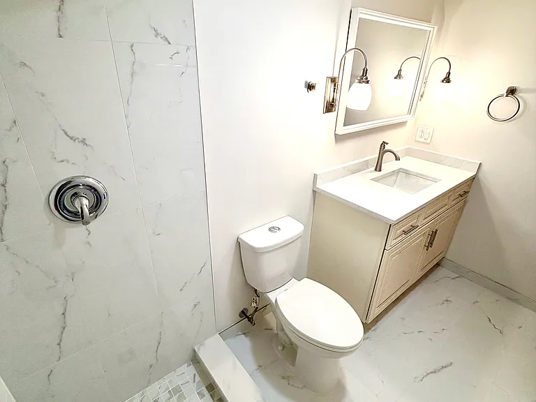 167 E Van Buren St #1 — Photo 16