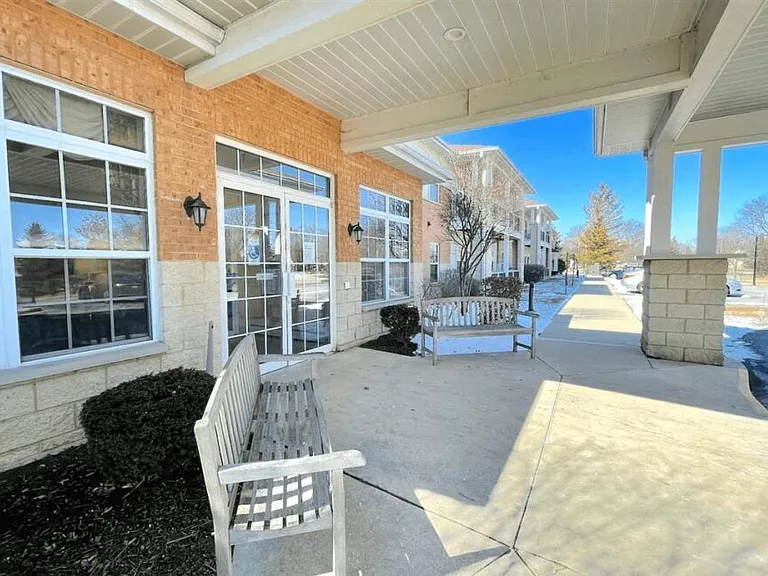 5005 W Bradley Rd — Photo 2