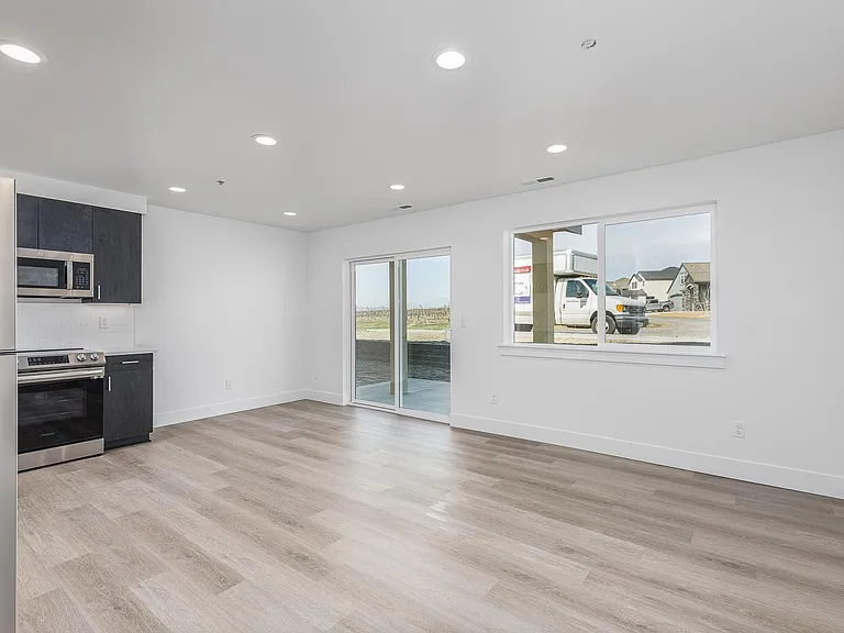 West Vine Townhomes — Photo 10