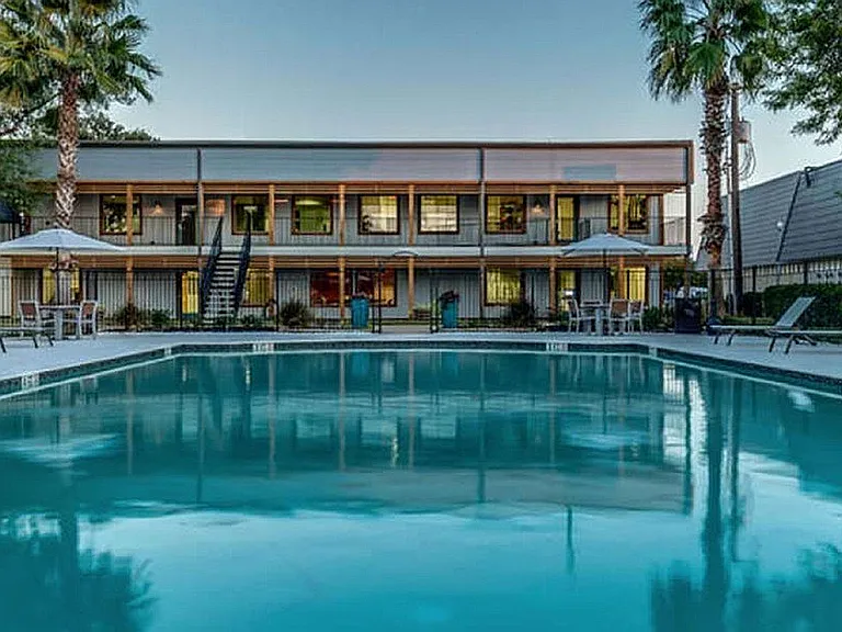 Flats on 12 Pool2