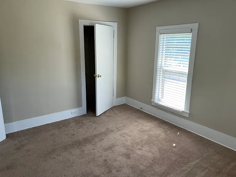 28 Elizabeth St #2 — Photo 8