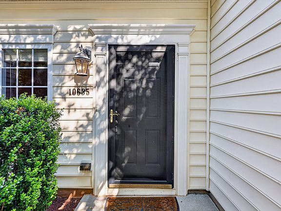 3rd image of 10635 Edmundson Ave