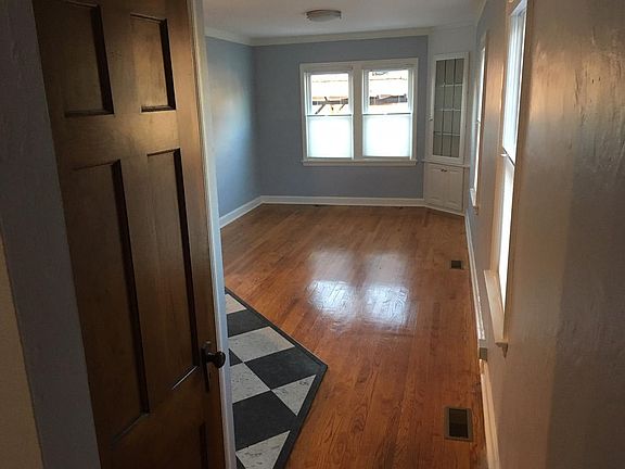 4th image of 1662 King Ave