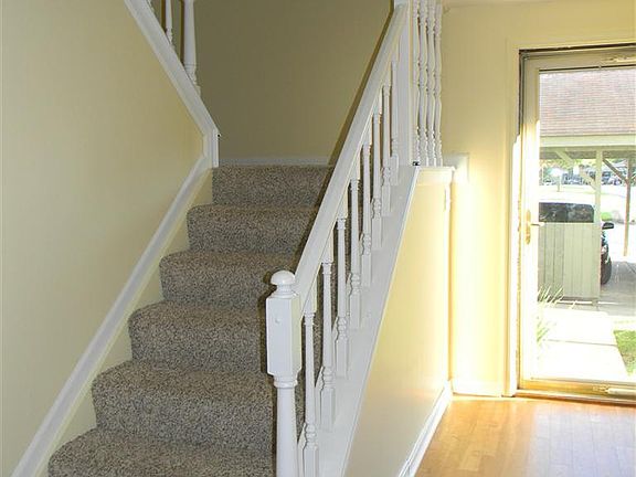 4th image of 2066 Stratford Ct