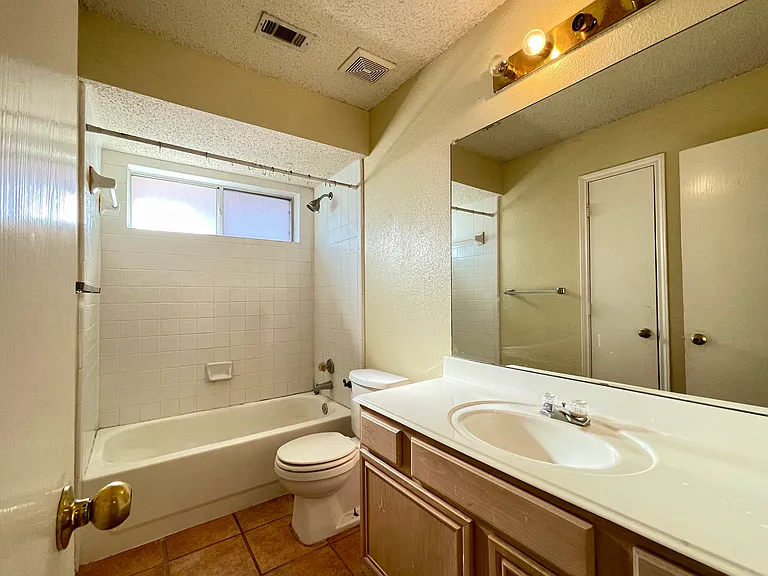 2070 Belvedere Dr — Photo 16
