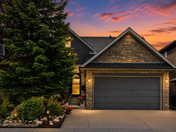 44 N Strathlea Close SW, Calgary, AB T3H 5C6
