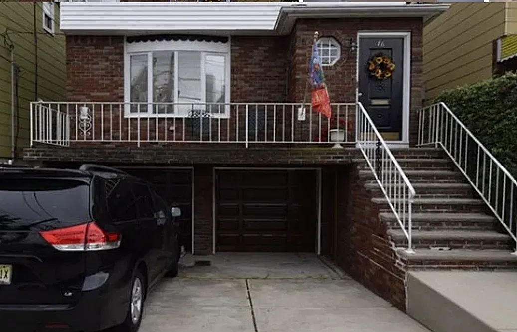 3 bed, 1300 sqft, $2,500 — Photo 1