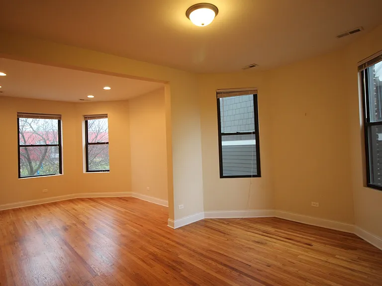 5407-09 N Ravenswood Ave — Photo 1