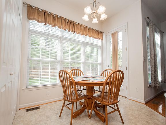 5th image of 2410 Willow Walk Dr