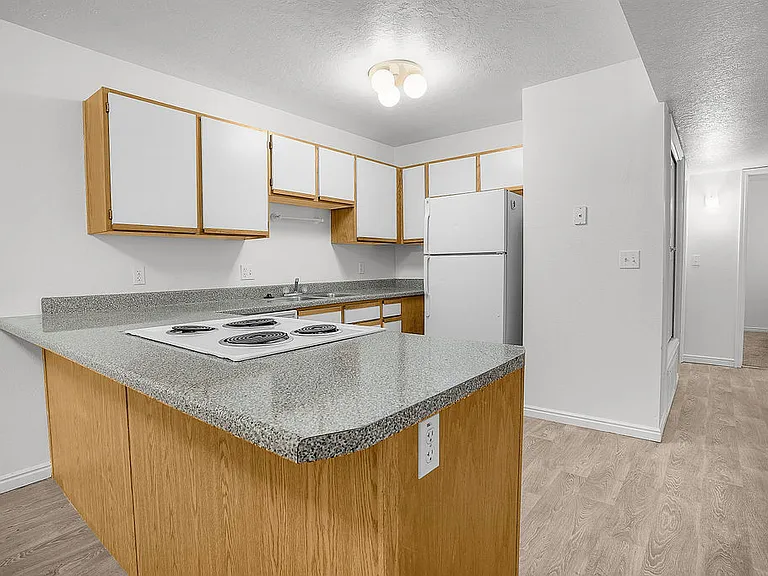 Lakeview Apartments — Photo 11