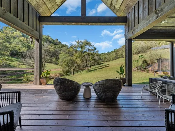 317 Little Creek Rd, Pleasant Shade, TN 37145