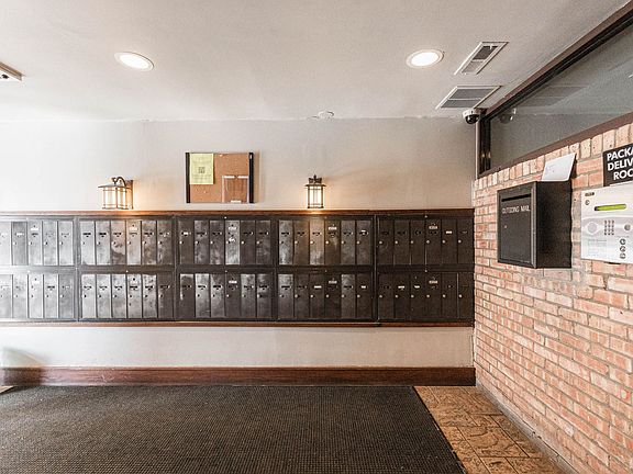 4th image of 5810 Oakwood Dr Unit 3B