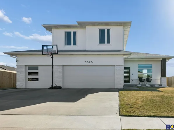 6626 Verano Dr, Lincoln, NE 68516