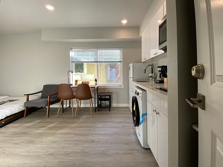 Ace Apartments — Photo 14