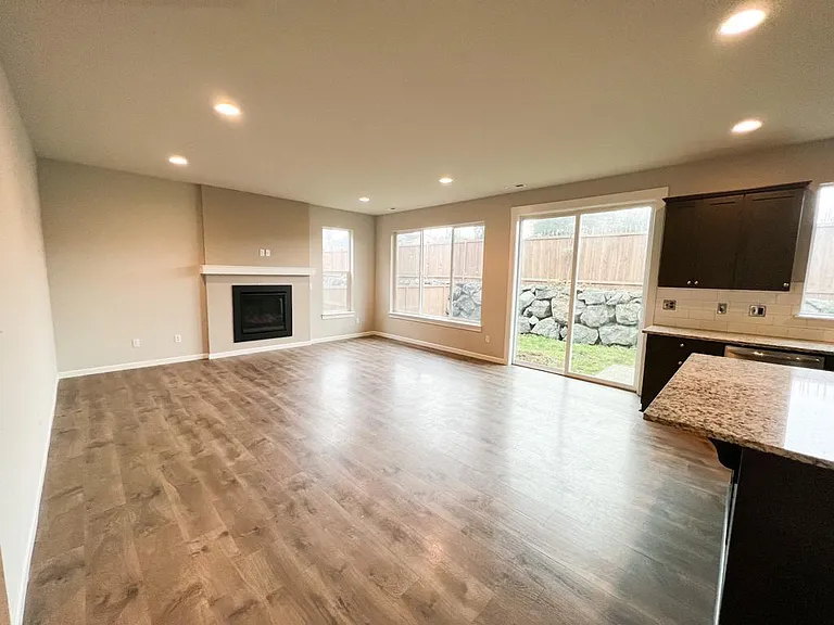 2823 84th Dr NE — Photo 5