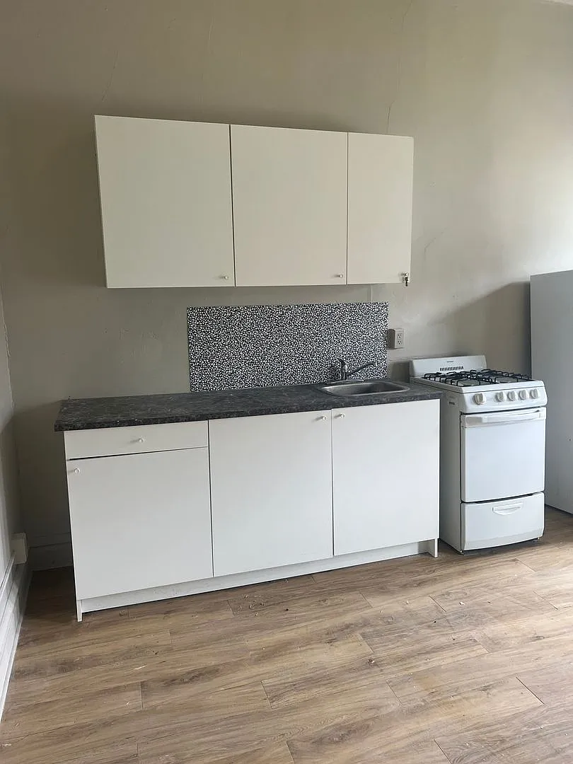 109 Foster Street — Photo 1
