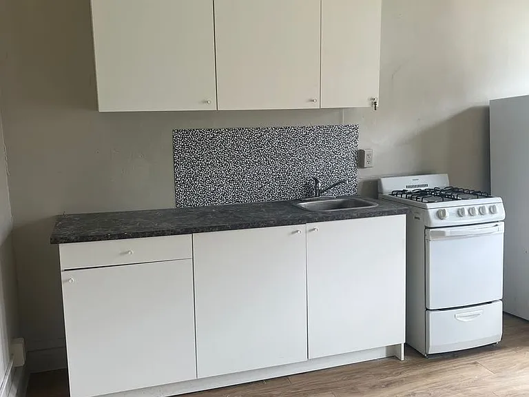109 Foster St — Photo 1