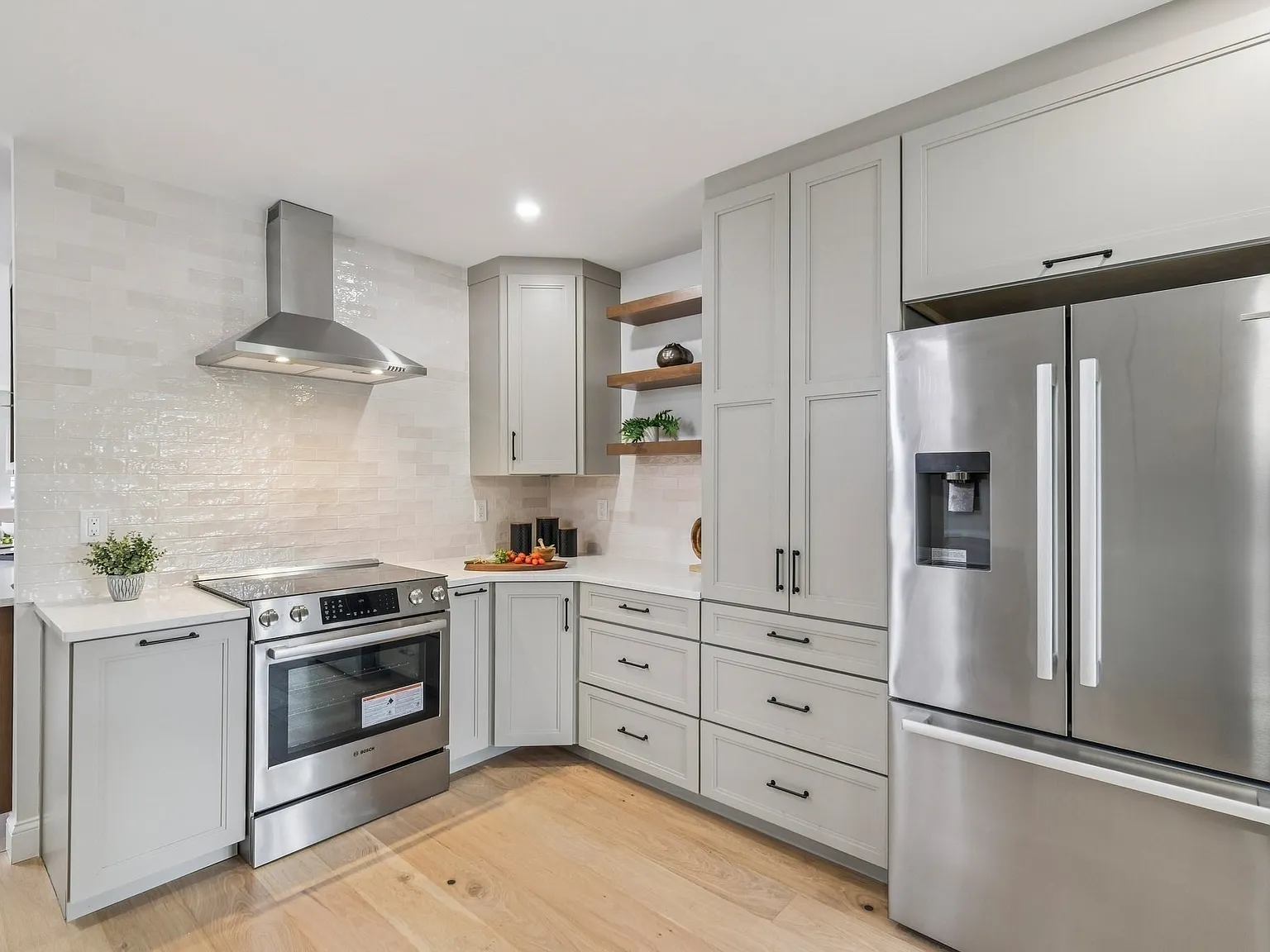 4 bed, 3.0 bath, 1720 sqft, $4,700 — Photo 3