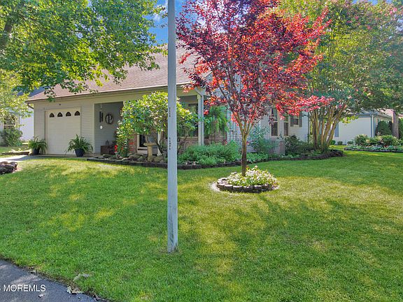 2nd image of 514 Petunia Lane N