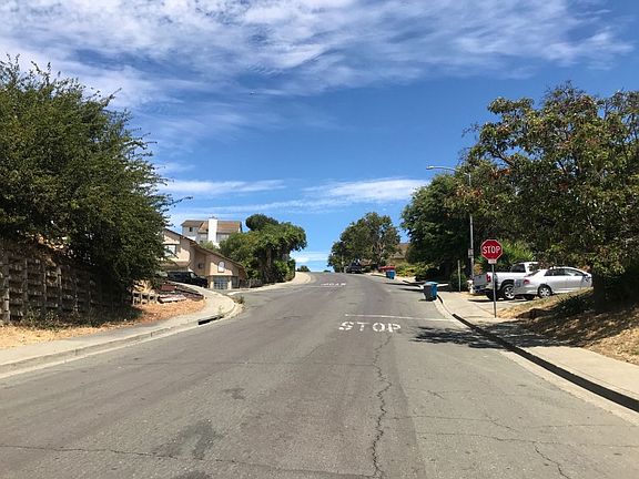 4th image of 1210 Loyola Way