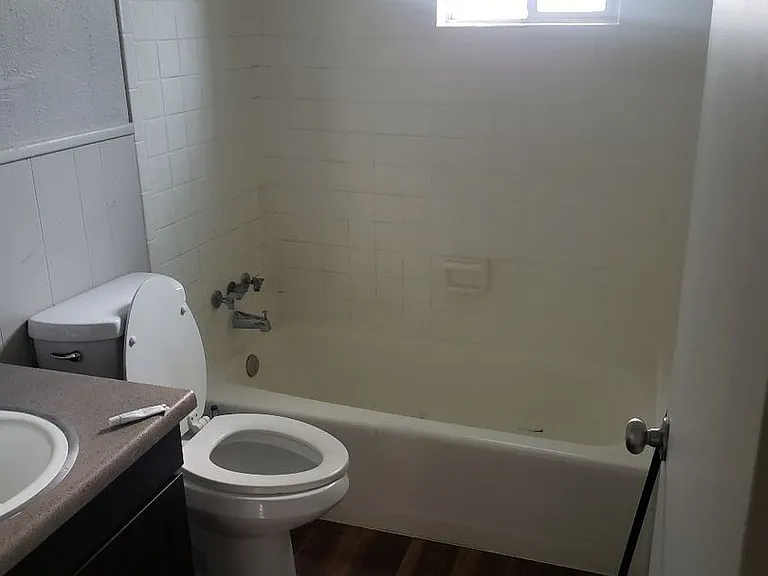 Robinson Manor Apartments — Photo 17