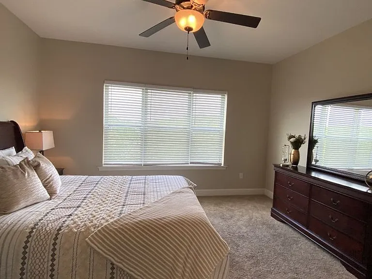 Eagle View Luxury Apartments — Photo 215