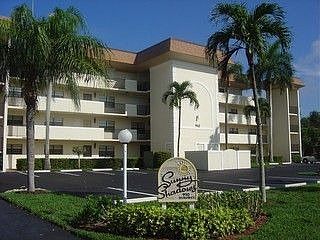 1st image of 910 Huron Ct Unit 305