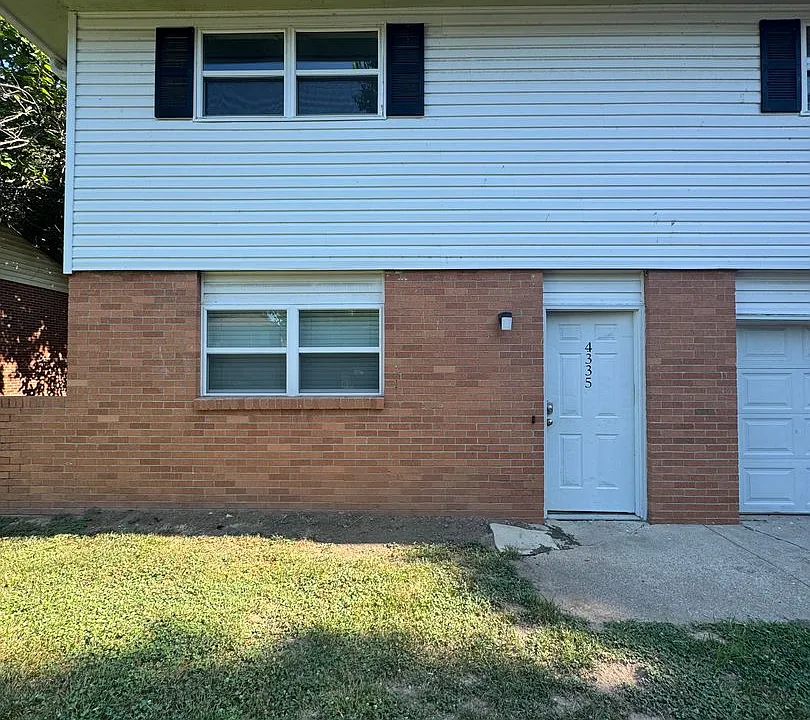 4333-4335 W Bethany Dr