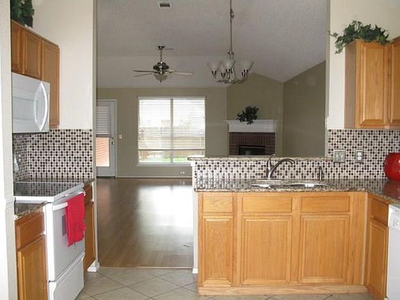 3rd image of 104 Silvercreek Dr
