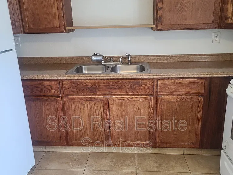 2415 S Crystal Lake Dr — Photo 3