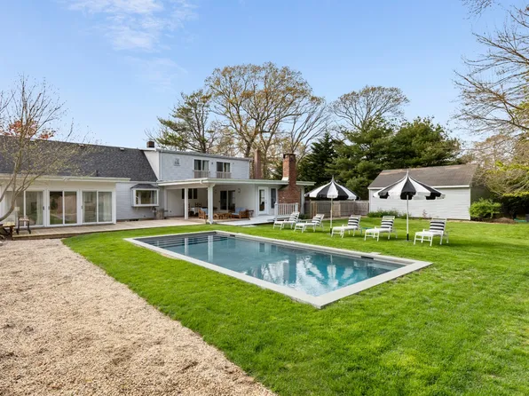 91 Donegan Ave, East Patchogue, NY 11772