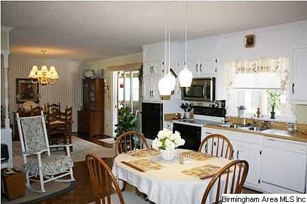 4th image of 901 Hillbrier Dr