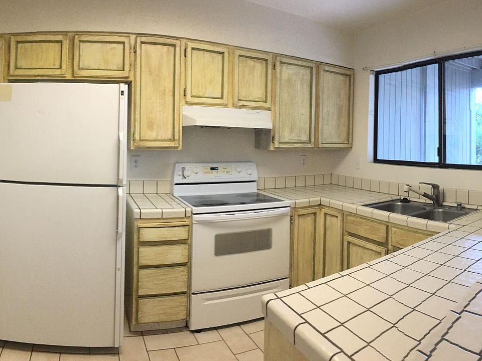 Kitchen and bar counter