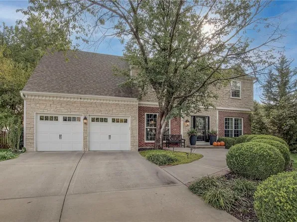 11605 Haskins St, Overland Park, KS 66210