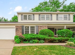 1541 Snowberry Ct, Downers Grove, IL 60515