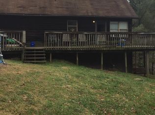 861 Poca Rd, Looneyville, WV 25259