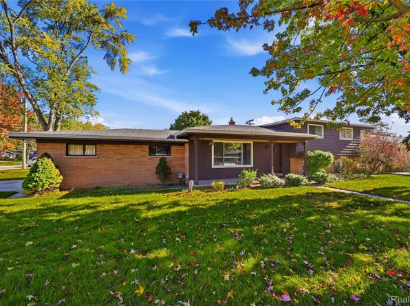 8639 Clinton River Rd, Sterling Heights, MI 48314