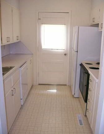 3rd image of 1201 W Casado St