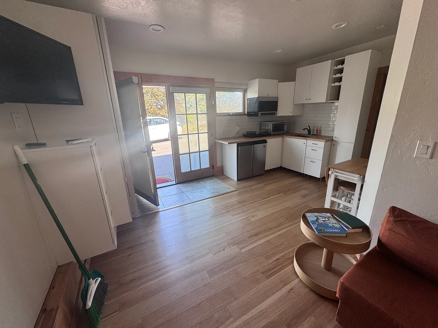 Studio, 300 sqft, $850 — Photo 2