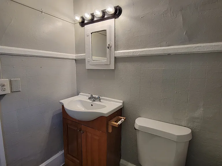 945 6th St N #2 — Photo 10