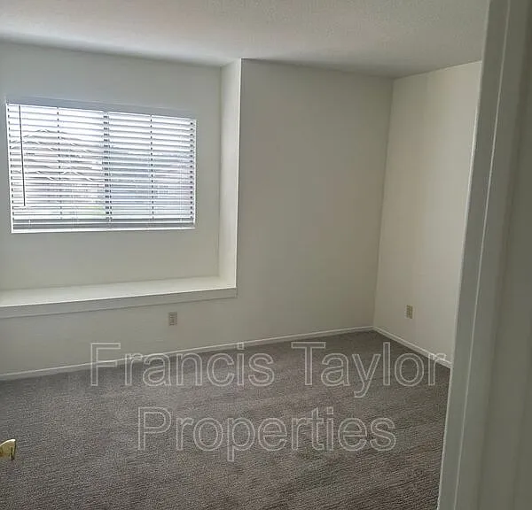 954 Cornwell Ct — Photo 15