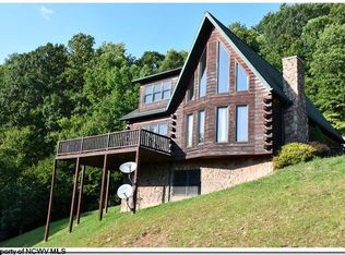 711 Lakeview Dr, Horner, WV 26372