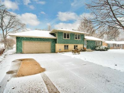 2181 S Lakeaires Blvd, Saint Paul, MN, 55110