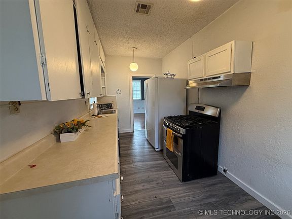 3rd image of 608 S 30th St