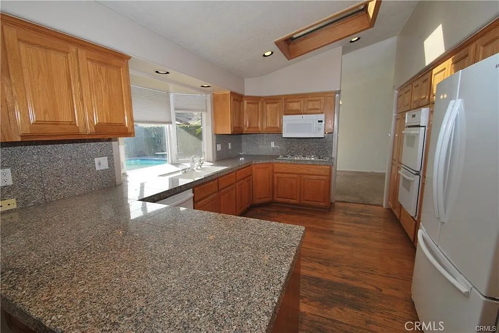3 bed, 1736 sqft, $5,250 — Photo 2